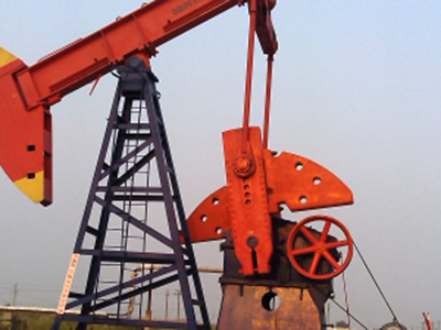 Use of frequency converter in oil field kowtow machine
